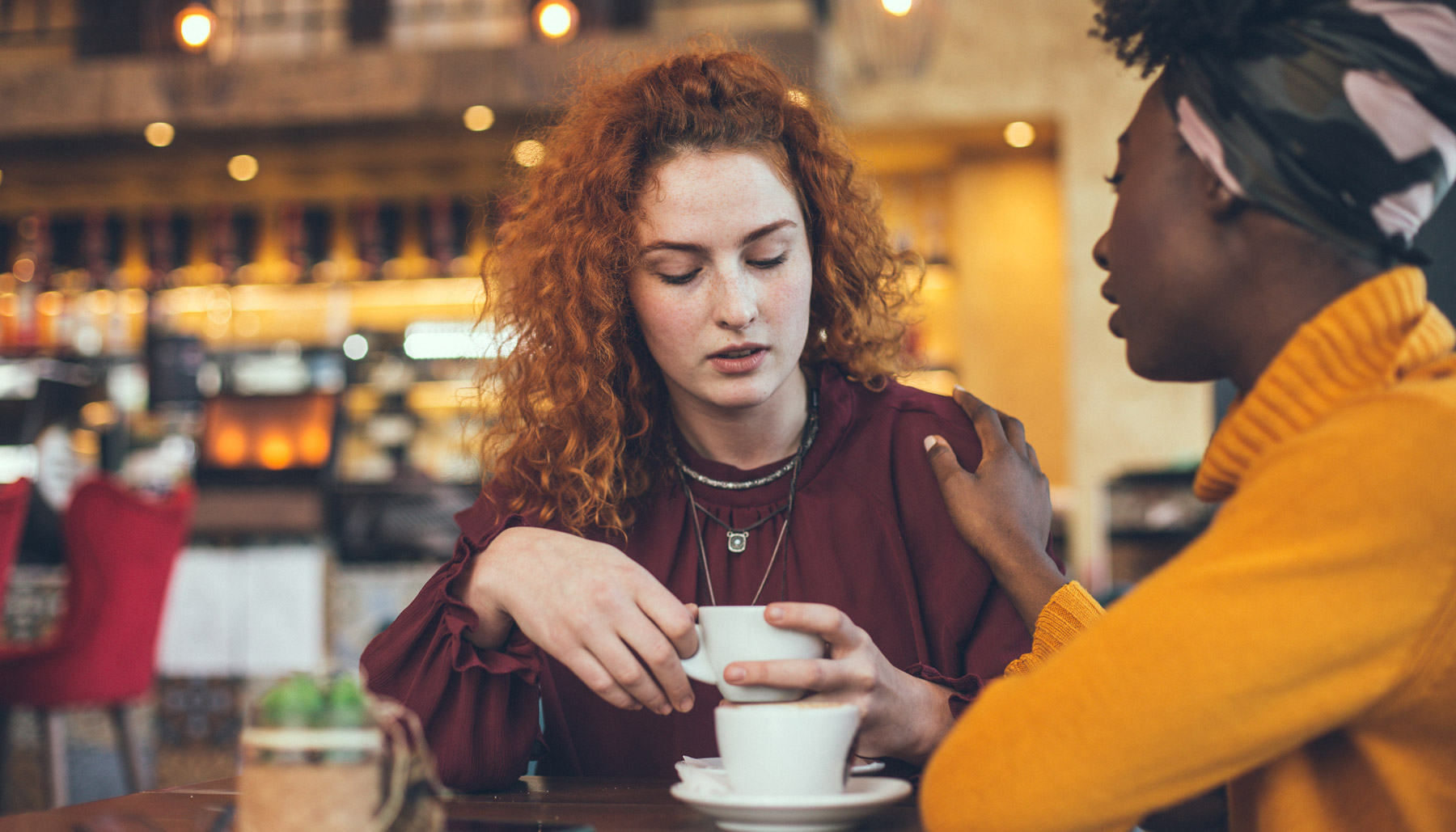 Women talk at a cafe